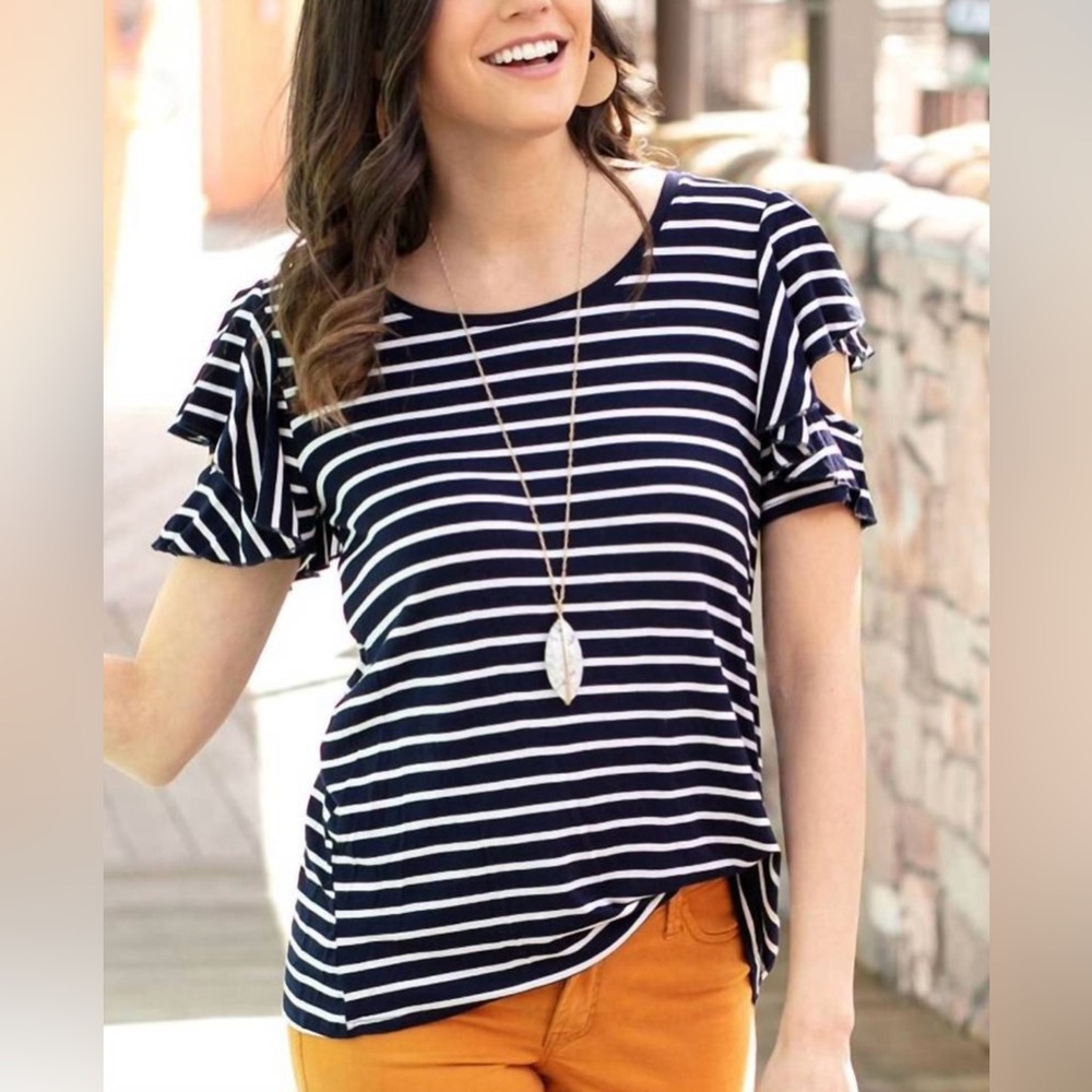 GRACE & LACE striped ruffle
(sleeve tee in navy/white